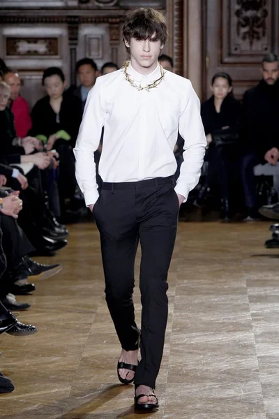 Look 1